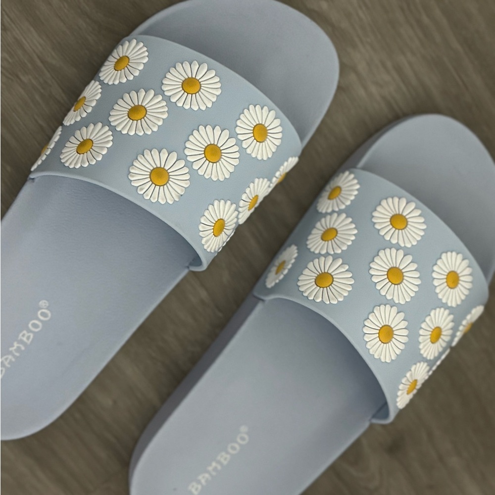 NWT Bamboo floral slides. So perfect for spring and summer. Light blue. So comfy